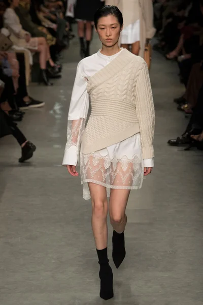 Look 10